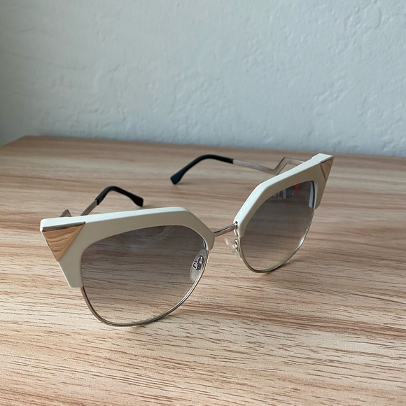 Fendi sunglasses - Picture 2 of 5
